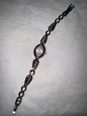Elegant Quartz Women's Silver Bracelet Watch with Lavender Accents